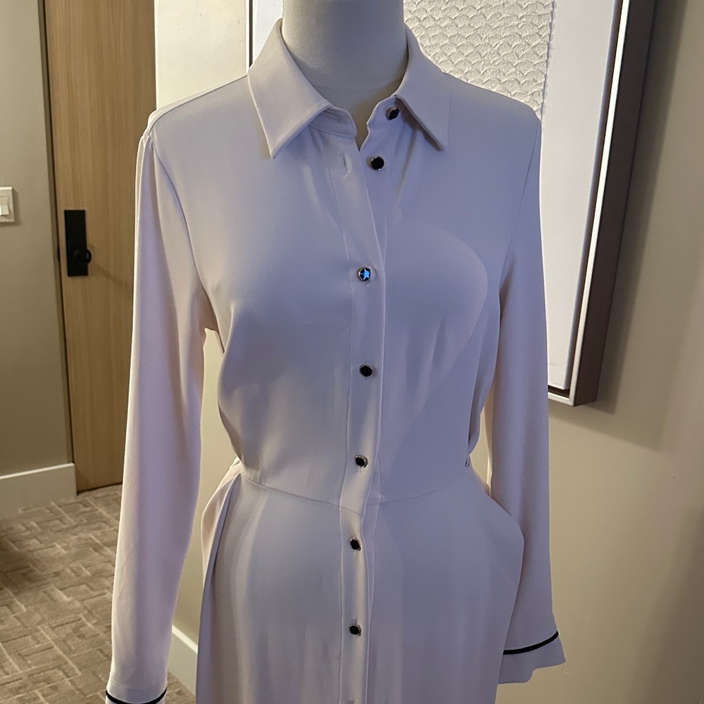 Zara Cream Garment with Black Accents - Picture 9 of 9